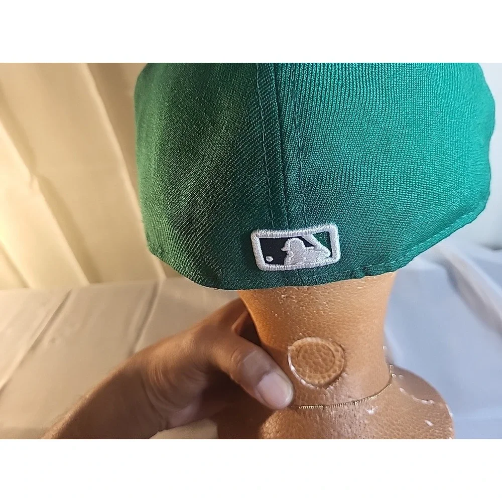 Green Milwaukee Brewers New Era‎ Fitted Hat - Size 8 MLB Baseball Cap